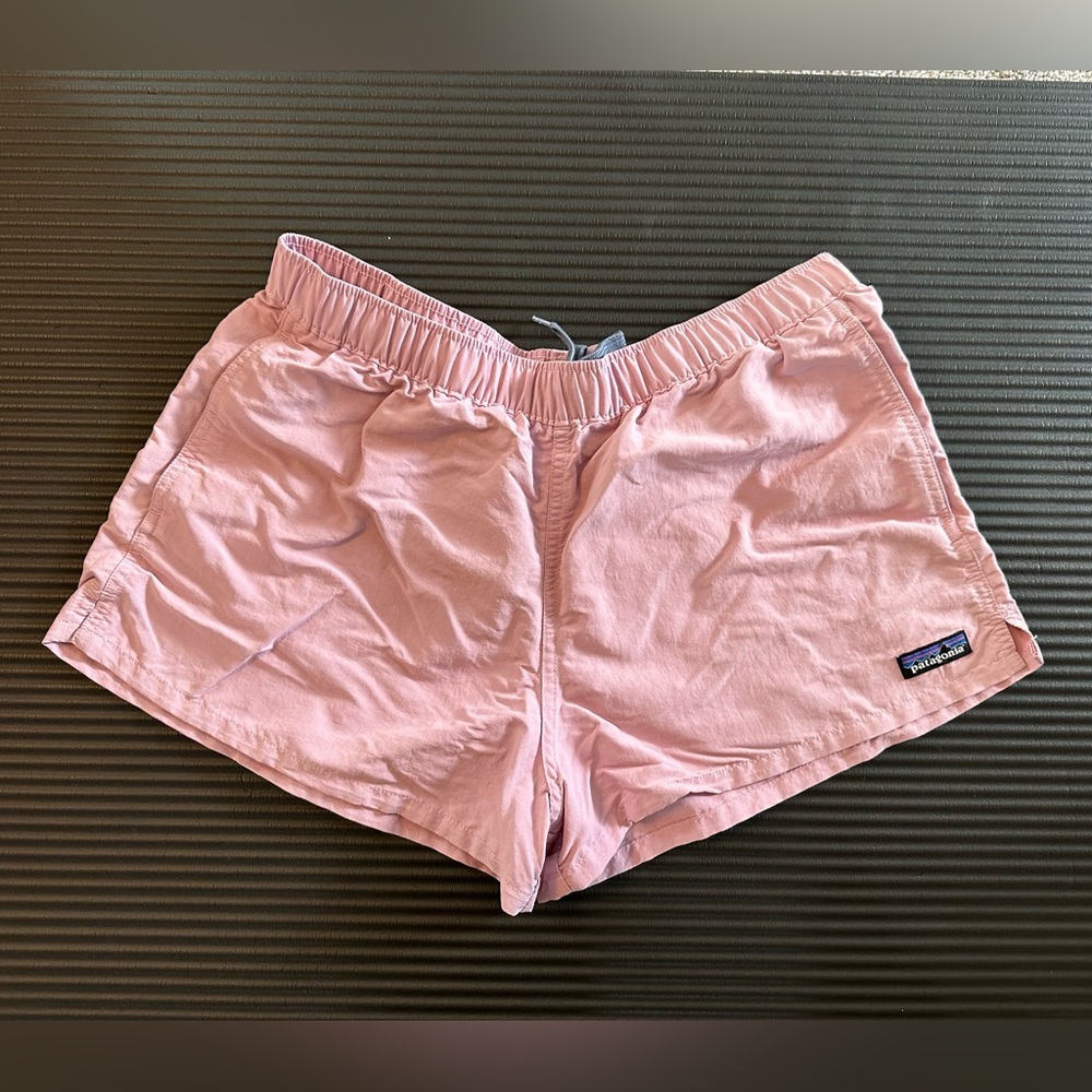 Patagonia Baggies pale purple GUC (wrinkly), medium, 2.5” inseam
